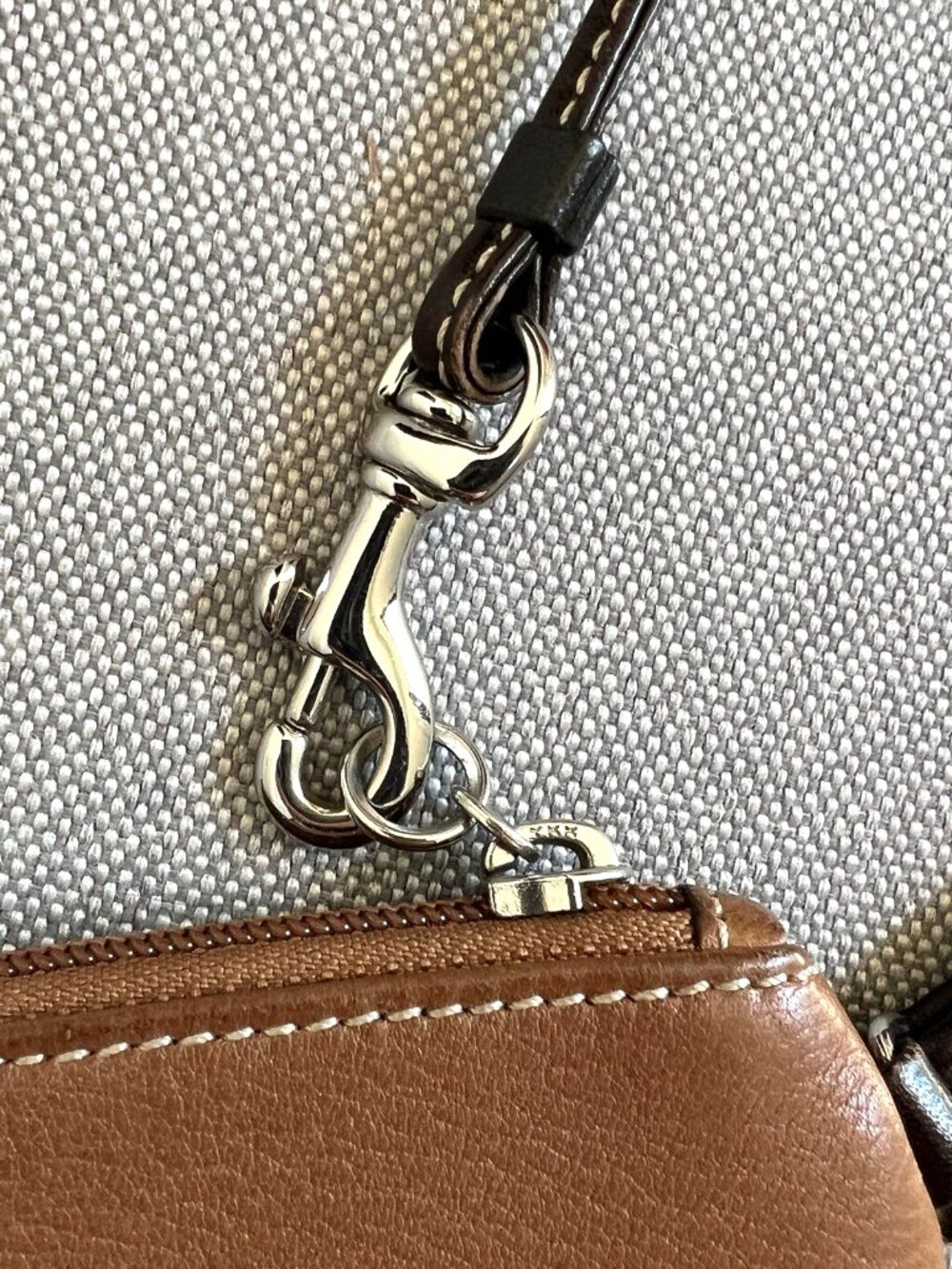 COACH Tan/Brown Leather Wristlet Classic Pebble Finish Zipper Top *Very Clean* - Picture 4 of 7